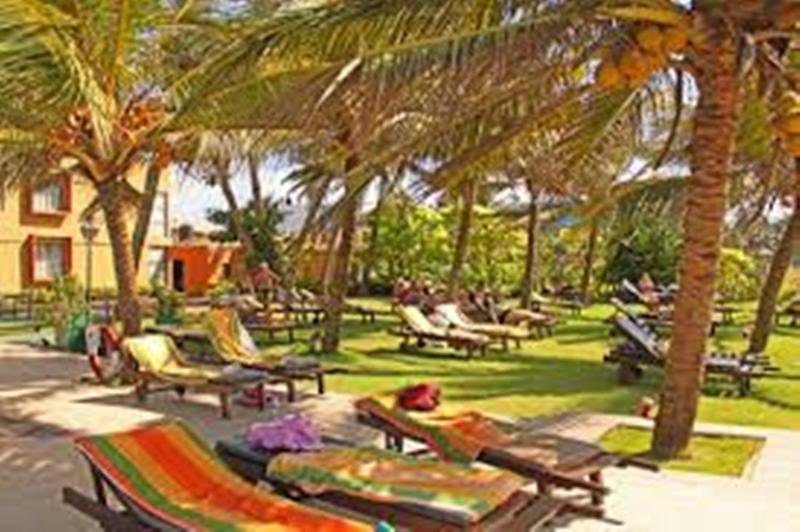 Camelot Beach Hotel Negombo Bagian luar foto
